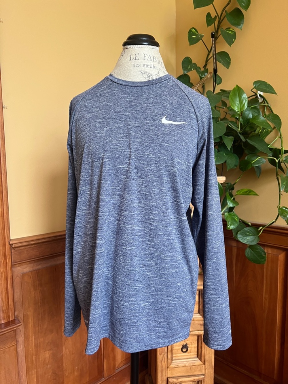 Nike Long-Sleeve Heathered Navy Performance Tee Men’s Medium UPF 40+ Swim